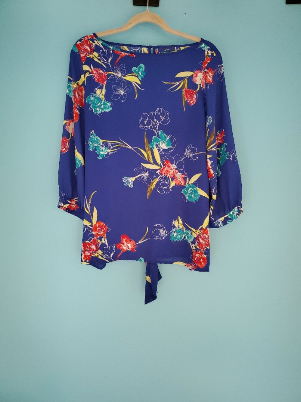 Apt. 9 Blouse Size XL Blue Floral 3/4 Sleeve